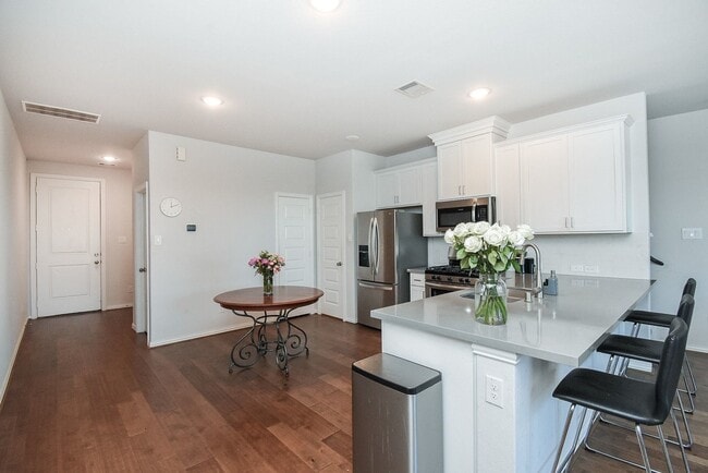 Building Photo - 27950 Western Crk Ct