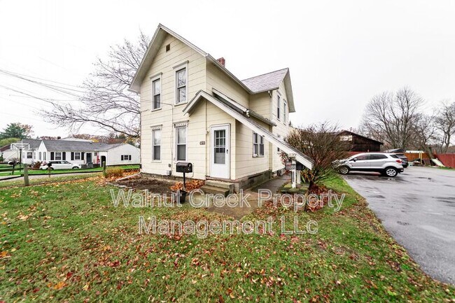 Building Photo - 870 S Main St