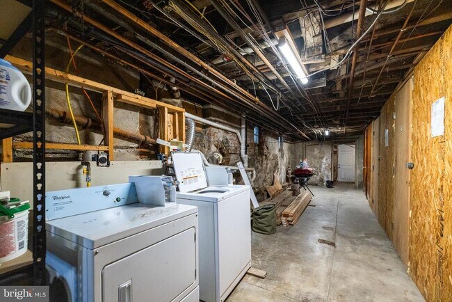 Building Photo - 2808 W Girard Ave