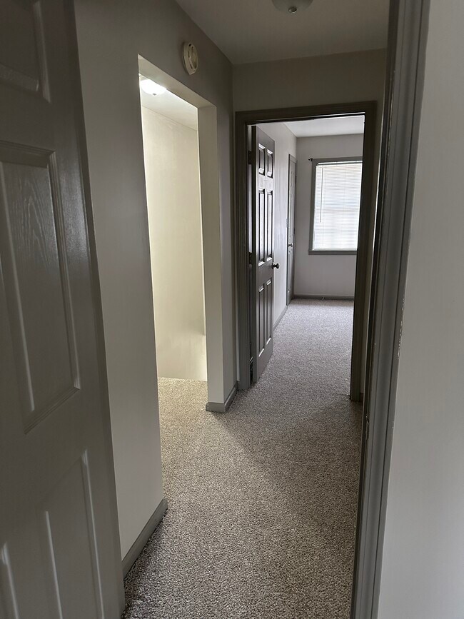 Building Photo - 905 W Jackson St