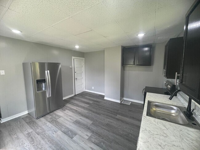 Building Photo - Charming 2-Bedroom, 1.5-Bath Home for Rent...