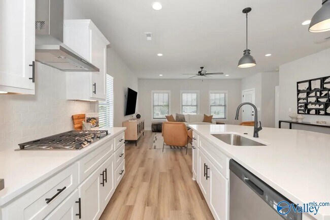 Building Photo - 64 Mountain Vis Cir