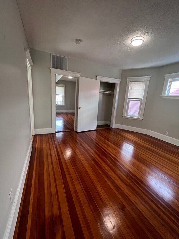 Building Photo - 29 W Tremlett St