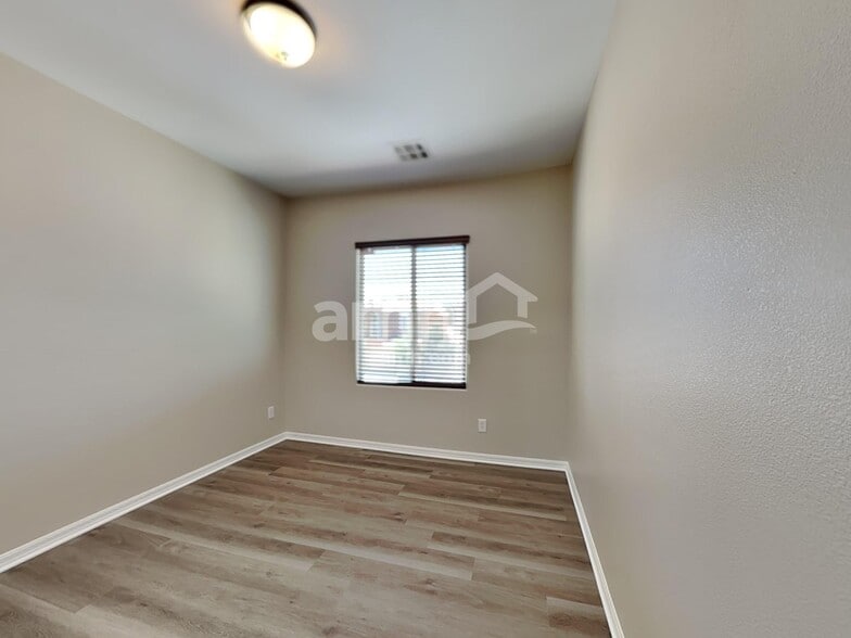 Building Photo - 3304 W Birdwatcher Ave
