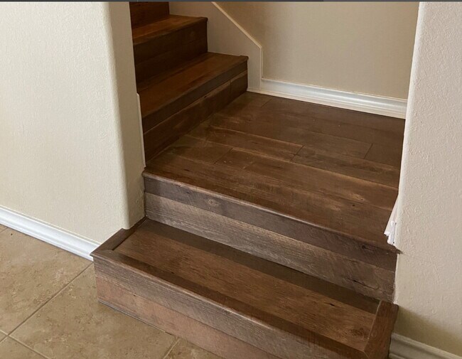 Building Photo - "Spacious 3-Bedroom Condo Oasis with 2.5 Baths in San Antonio – Your Perfect Retreat!"