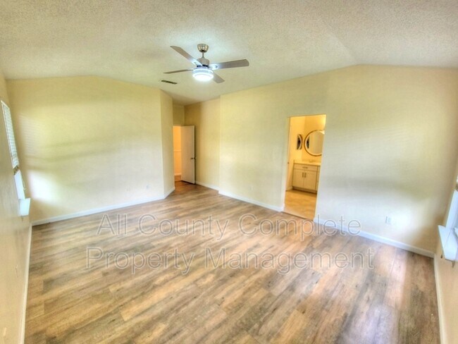 Building Photo - 433 Casheros Cove Dr