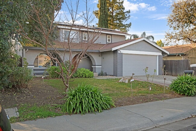 Building Photo - A Clean, Well-Sized Home With Solar in Woodland