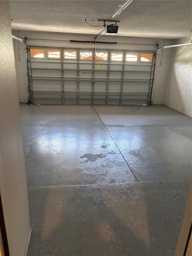 Building Photo - Poinciana Home