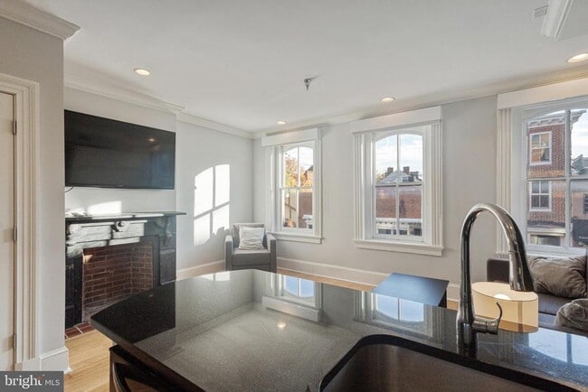 Building Photo - 180 Main St