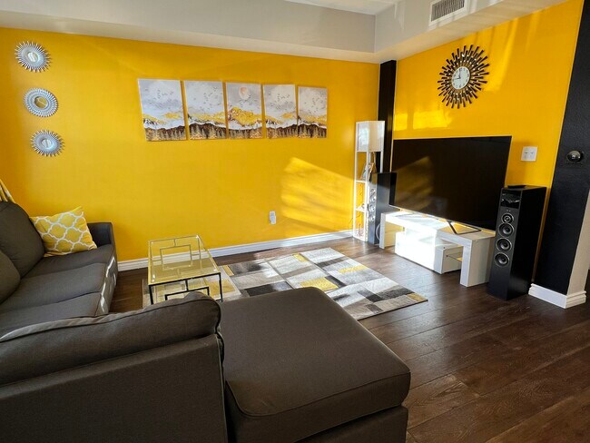 Living room with high ceiling - 89 E Commonwealth Ave