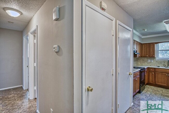 Building Photo - 11105 Largo Dr