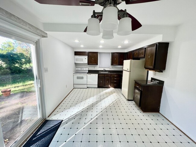 Building Photo - Fantastic 3 Bed 2 Bath Home Sitting On A Spacious Lot In Beautiful Kingston Chase