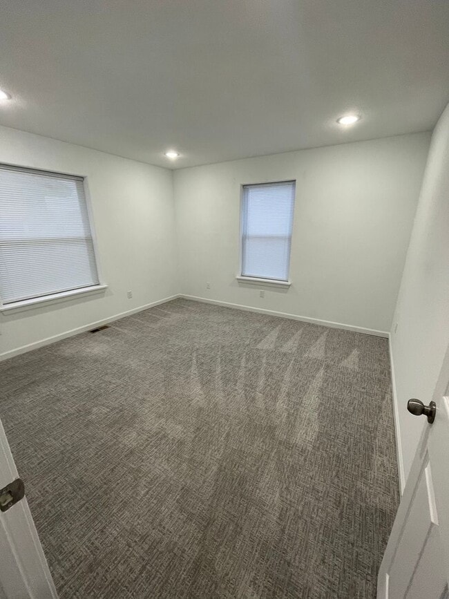 Building Photo - Townhomes Now Available in Strafford MO!