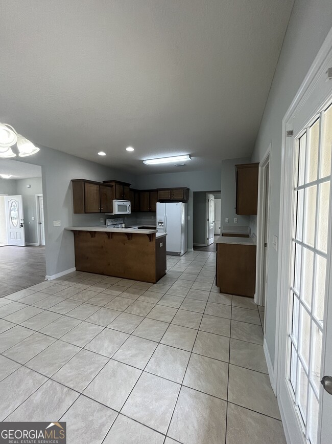 Building Photo - 219 Royal Palms Ave