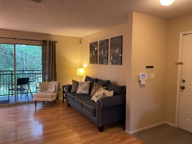 Primary Photo - Beautiful Furnished 2/2 condo in Windsor Park