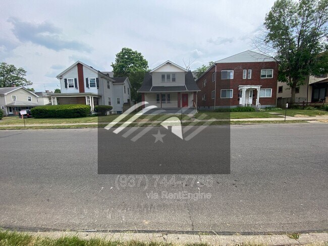 Building Photo - 1004 W Fairview Ave