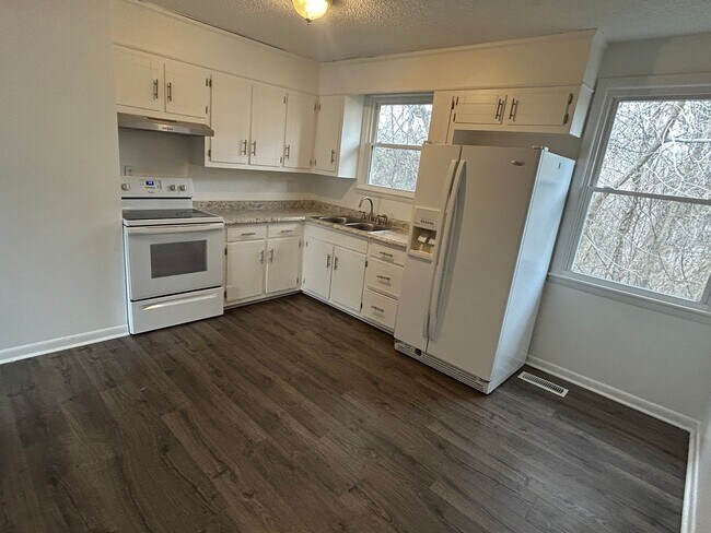 Building Photo - 4758 Trenton Dr