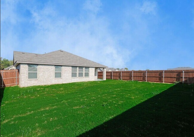 Building Photo - Charming 3BR House in Crowley