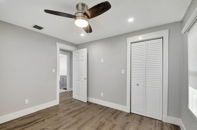 Building Photo - 1727 Holman Dr
