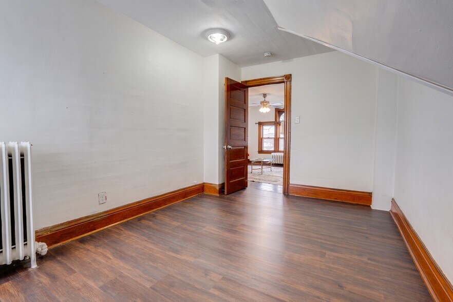 Building Photo - 1102 Sunset Ave