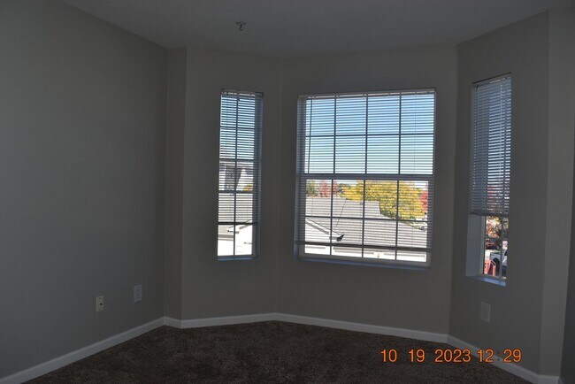 Building Photo - Spacious 2 bed + bonus room / Littleton Condo, Wonderful Location