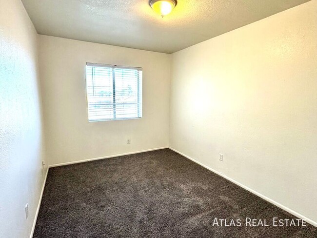 Building Photo - ***One Month Free***2 Bedroom 1 Bath close...