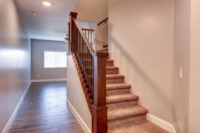 Building Photo - Like New 3 Bedroom 2.5 Bathroom Townhome i...