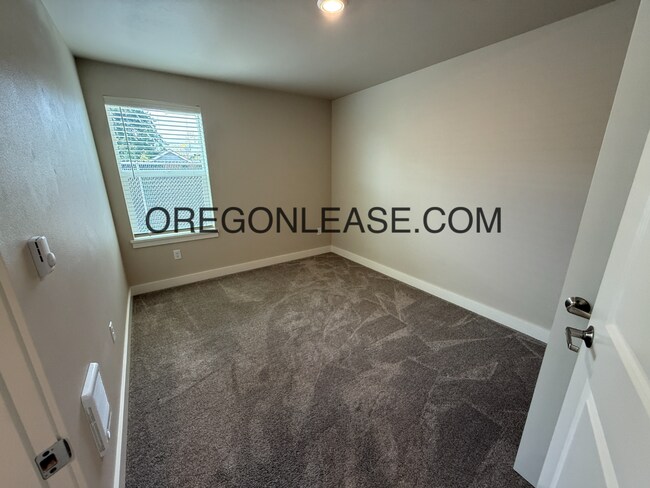 Building Photo - Newer 2-Bedroom Apartment located off Jasper rd in South Springfield