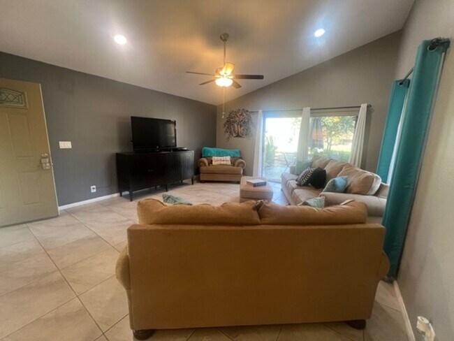 Building Photo - 3 Bed / 2 Bath House at INDIAN PALMS CC** ...