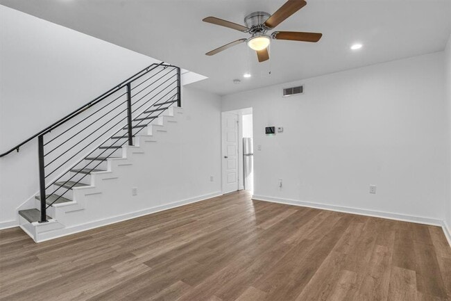 Building Photo - 6211 Manor Rd