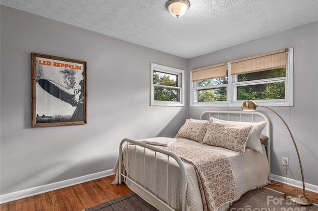 Building Photo - Must see home for everyone!!!