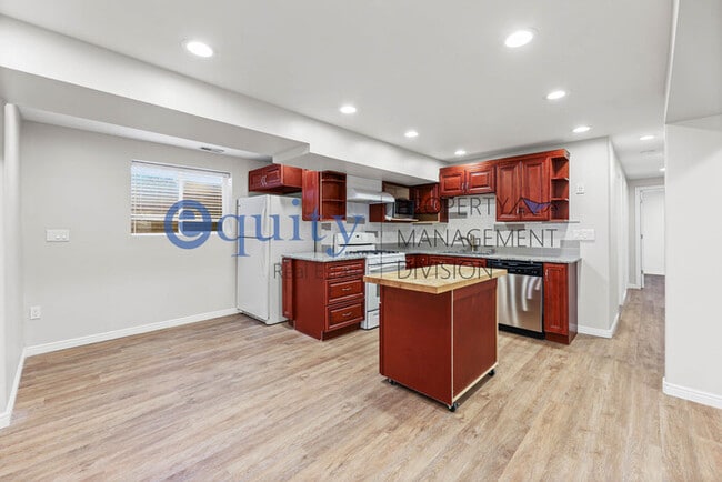 Building Photo - Large basement apartment in South Jordan