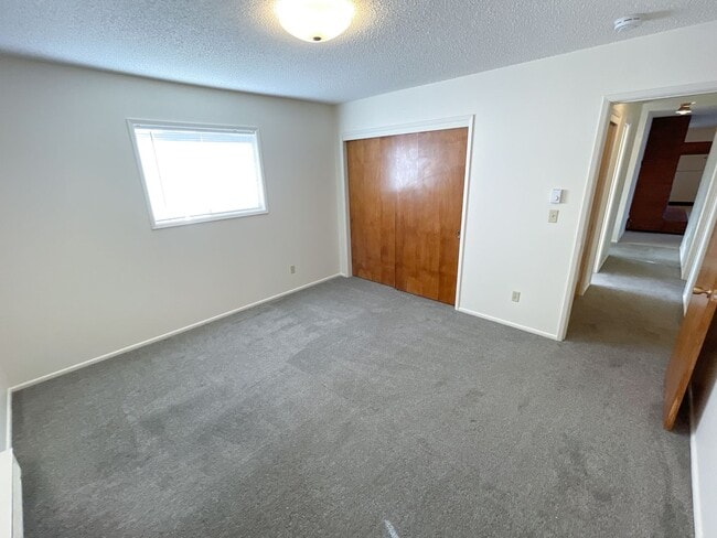 Building Photo - 3 Bedroom, 2 Bath - Home in Moyina Heights