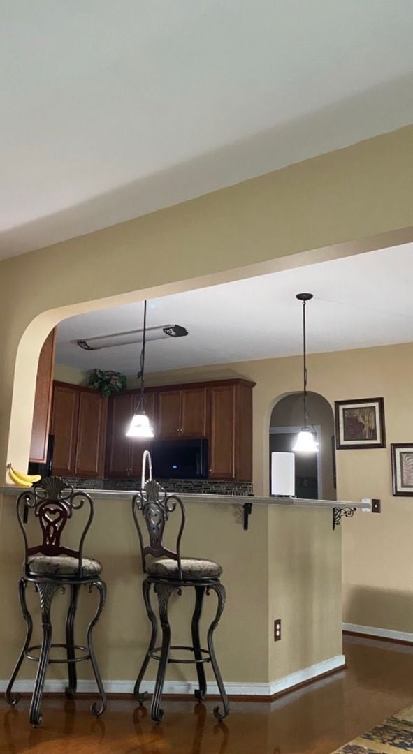 Building Photo - Charming 4-Bedroom 2.5 Bathroom Home locat...