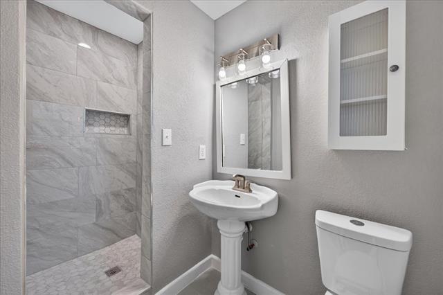 Building Photo - 7433 Vallejo Dr