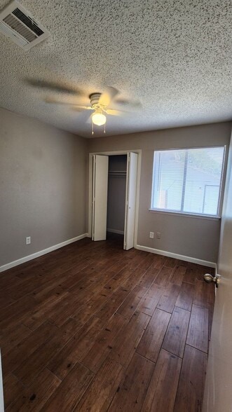 Building Photo - 1600 W Braker Ln