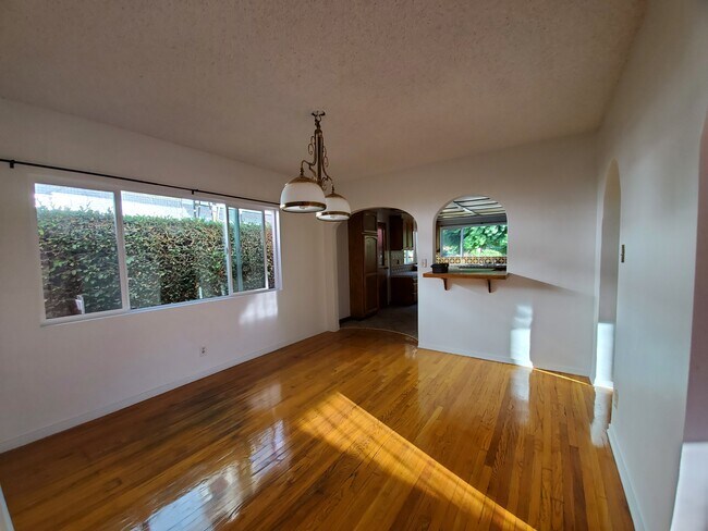 Building Photo - 2937 Virginia Ave