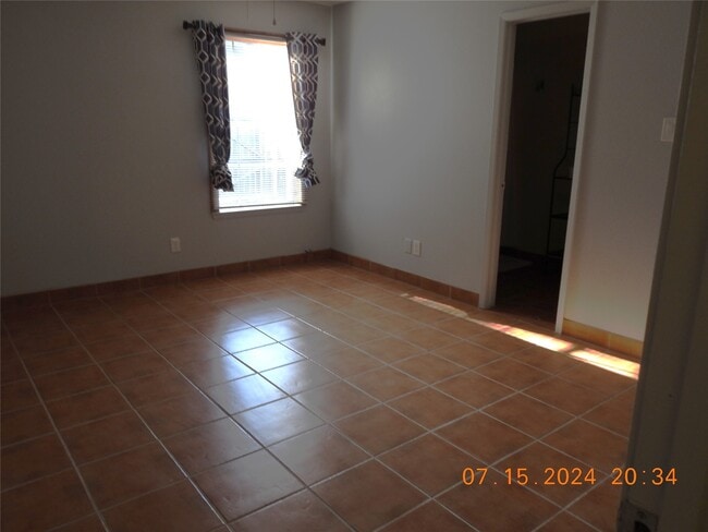 Building Photo - 34819 Lake Point