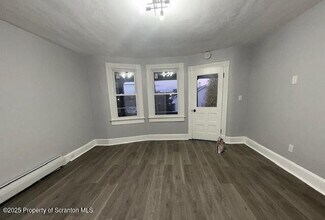 Building Photo - 622 Alder St