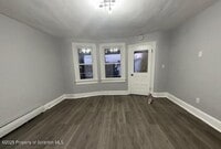 Building Photo - 622 Alder St