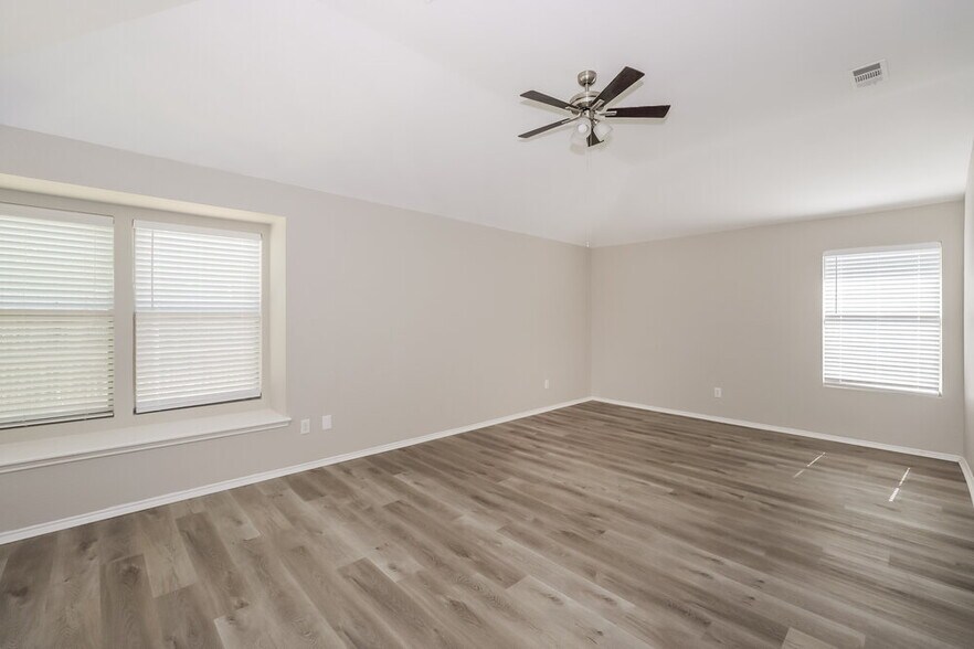 Building Photo - 620 Destin Dr