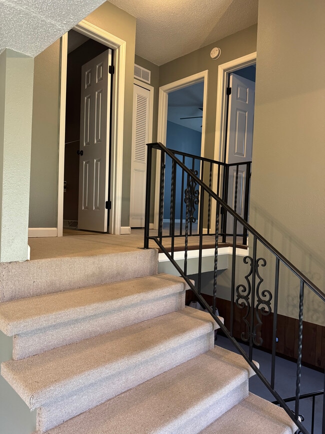 Building Photo - 295 Jamestown Rd