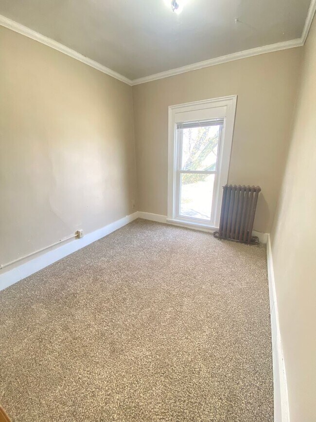 Building Photo - 217 W Irving Ave