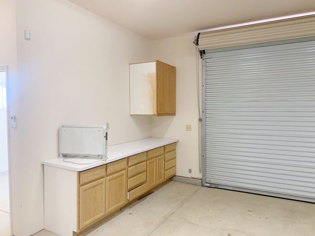 Building Photo - 3 bedroom home w/ large shop & office space!