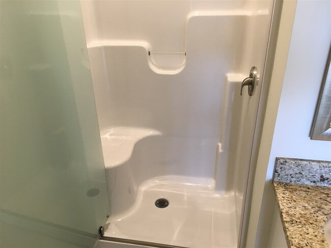 Building Photo - 875 Elm St