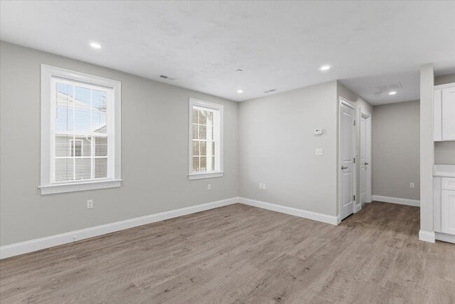 Building Photo - 202 Central St