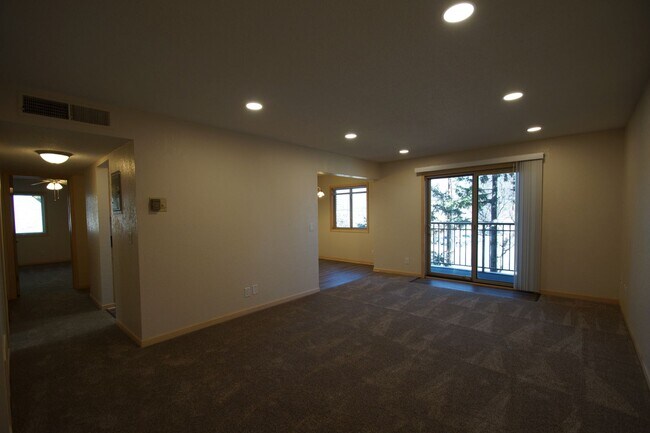 Building Photo - Modern Elegance Meets Comfort – Beautifully Renovated Two-Bedroom