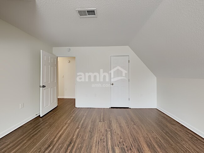 Building Photo - 1838 Oak Springs Dr