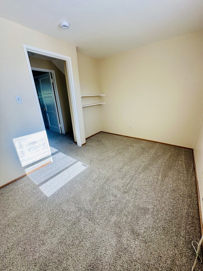 Building Photo - 3178 Hillview Ct