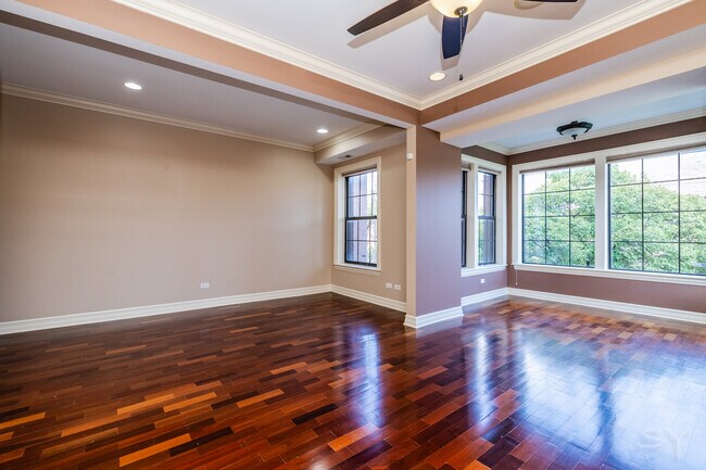 Building Photo - 1367 E 64th St